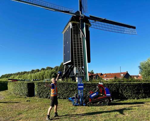 Snoeironde in Brielle afgerond met onze rupsvoertuig, uitgerust met een mulchmaaidek.